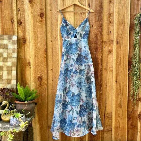 Blue and Violet Floral Organza Keyhole A-Line Maxi Dress 🌿 - Picture 6 of 10